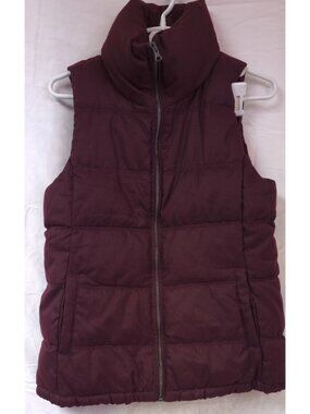 Old Navy Womens Small Dark Wine Fleece Lined Full Zip Pockets Warm Puffer Vest